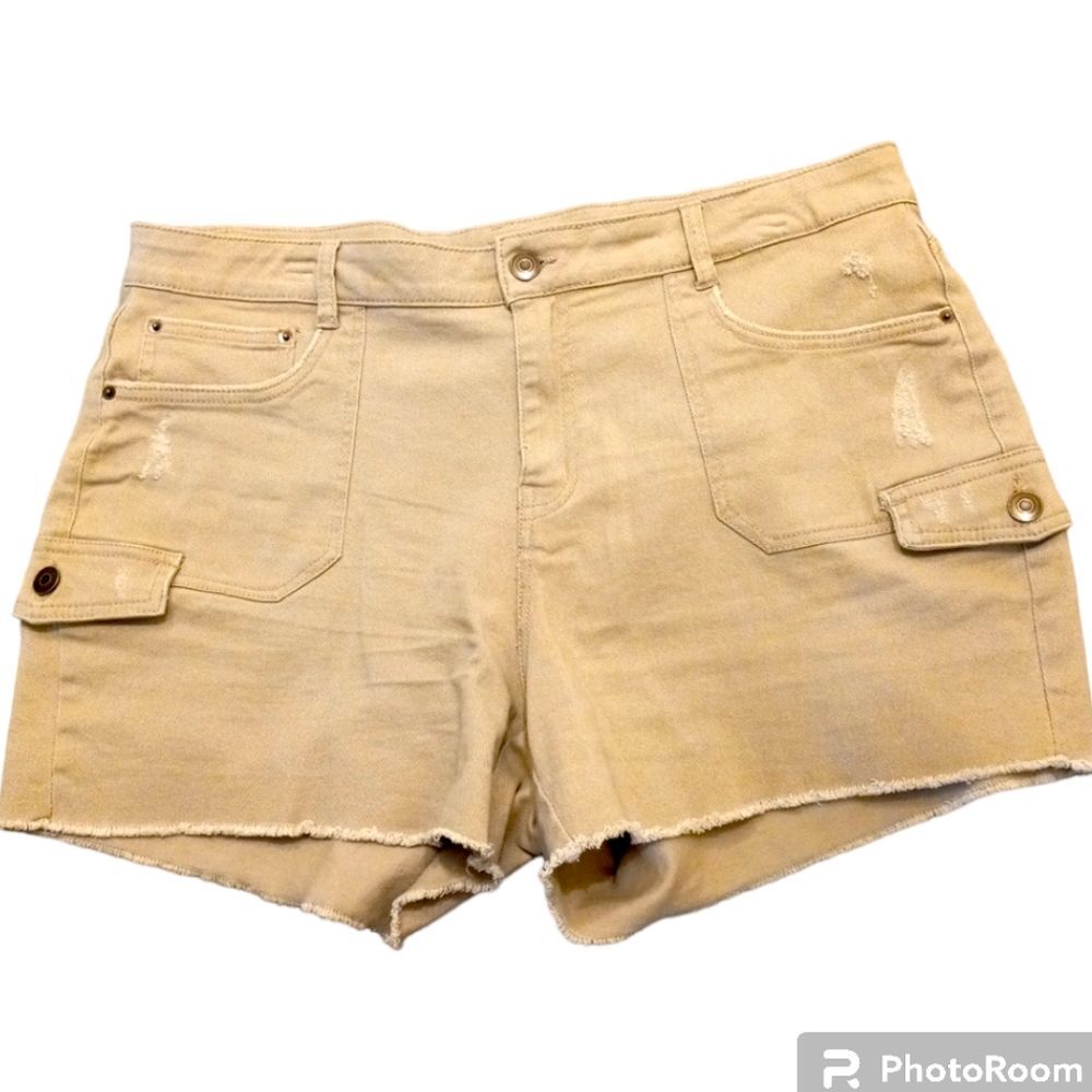 Women size 18 Tan Denim Cargo Shorts High Rise Distressed Frayed Hem Stretch
